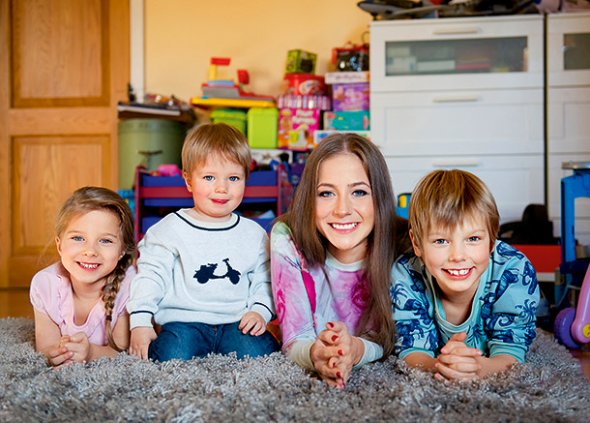 От гражданского брака с Аршавиным Юлия Барановская воспитывает троих детей