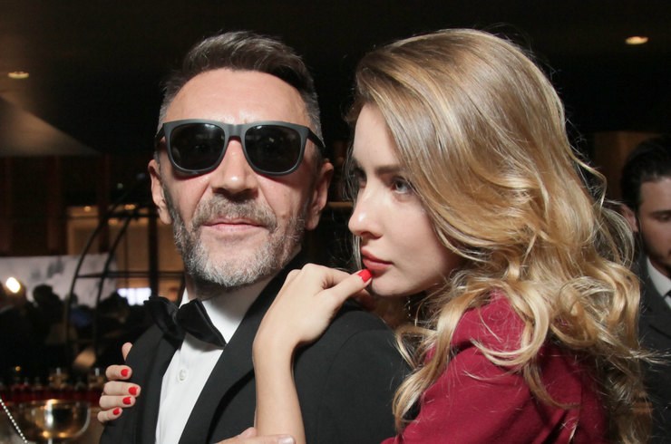 Сергей Шнуров со своей невестой Ольгой Абрамовой