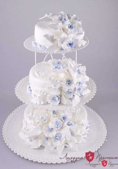 Торт на свадьбу ГОЛУБЫЕ ЛИЛИИ (Л106747) - компания Лимузин Престиж