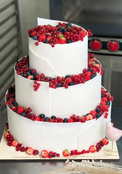 Свадебный торт Ягодный (I132970) - Компания Iris Delicia