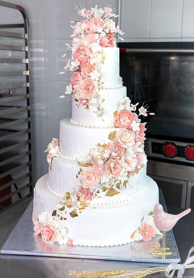 Торт на свадьбу Розовое облако (I132973) - Компания Iris Delicia