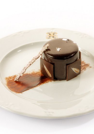 Свадебный торт Михаил Булгаков (Н45866) - Кондитерская при гостинице Националь