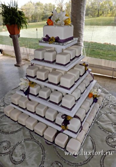 Свадебный торт 64-Л52502 - Кондитерская ЛюксТорт