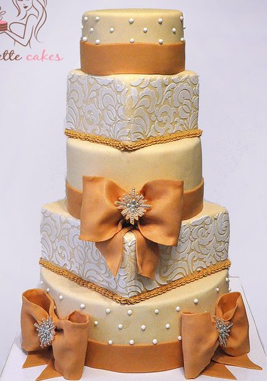 Торт на свадьбу Кружева, банты (C65261) - Компания Colette Cakes