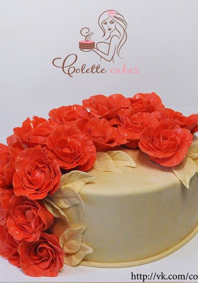 Торт на свадьбу Красные розы каскадом (C65277) - Компания Colette Cakes
