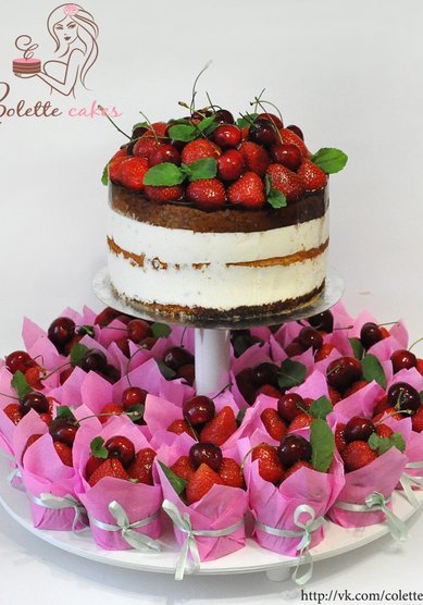 Свадебный торт Ягодный с капкейками (C65278) - Компания Colette Cakes
