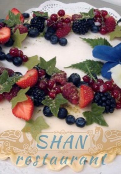 Торт на свадьбу С ягодами и цветами (Ш84805) - Компания Шан