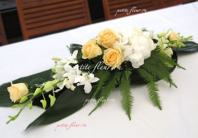 Цветочная композиция P7486 - Флористическая мастерская Petite Fleur