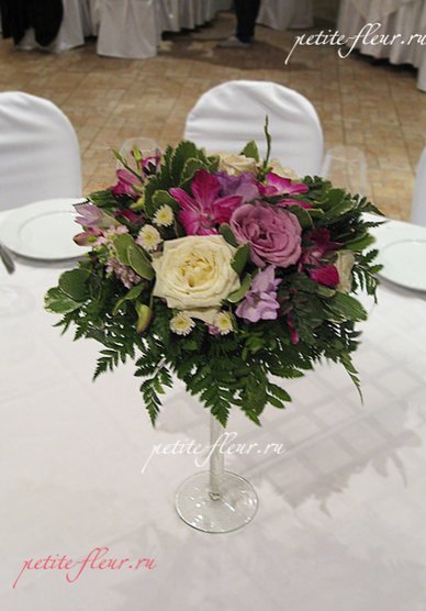 Цветочная композиция P7488 - Флористическая мастерская Petite Fleur