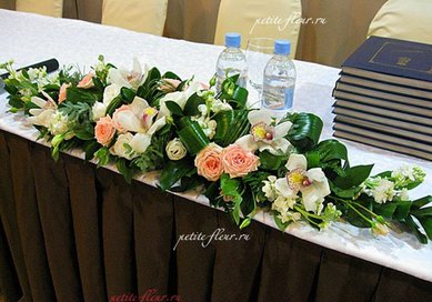 Цветочная композиция P7528 - Флористическая мастерская Petite Fleur