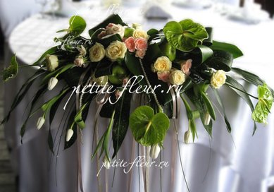 Цветочная композиция P7530 - Флористическая мастерская Petite Fleur