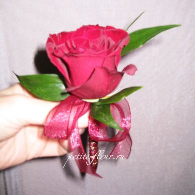 Бутоньерка P7540 - Флористическая мастерская Petite Fleur