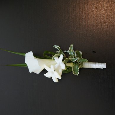 Бутоньерка P7543 - Флористическая мастерская Petite Fleur