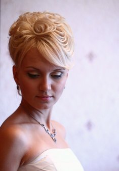 «Прическа на короткие тонкие волосы»