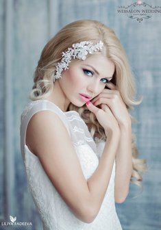 «Свадебная прическа с украшением»