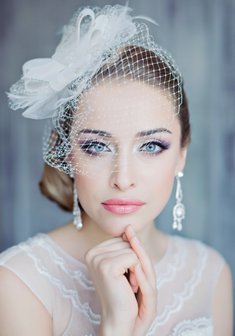 «Свадебная прическа с украшением»