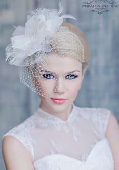 «Свадебная прическа с украшением»