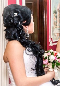 «с накладными прядями»