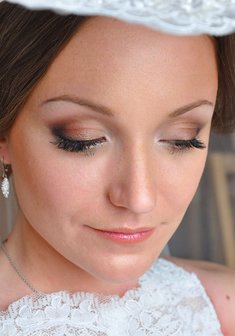 «Макияж с накладными ресничками»