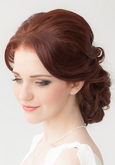 «Собранная прическа с гребнем»