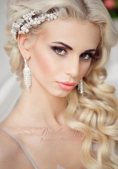 «Свадебный макияж средней яркости»