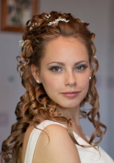 Прическа на свадьбу Жизни суть (С12126) - Стилист-визажист Виктория Корсакова