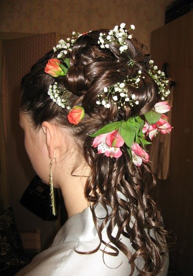 Прическа на свадьбу цветочная поляна (С11384) - Стилист-визажист Валентина