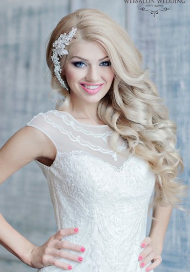 Прическа на свадьбу с накладными локонами (W15906) - Агентство стилистов Websalon Wedding