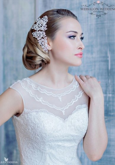 Свадебная прическа Собранная прическа с украшением (W16001) - Агентство стилистов Websalon Wedding...