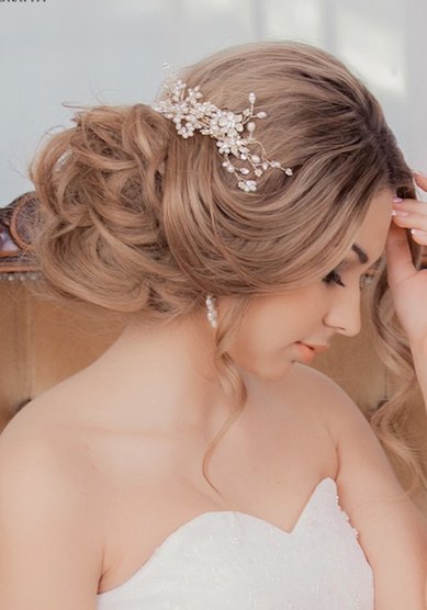 Прическа на свадьбу Собранная объемная прическа, макияж (С16524) - Стилист-визажист Олеся Чорная...