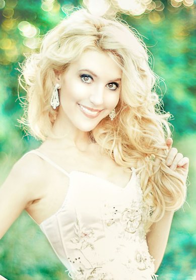 Прическа на свадьбу B17852 - Студия свадебных стилистов Brides Day