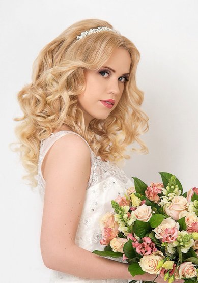 Прическа на свадьбу Локоны (В17904) - Студия свадебного стиля Веста
