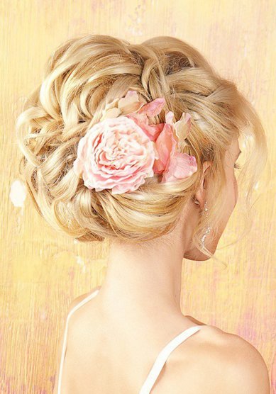 Свадебная прическа Собранная объемная с плетением (С18249) - Стилист-визажист Олеся Чорная...