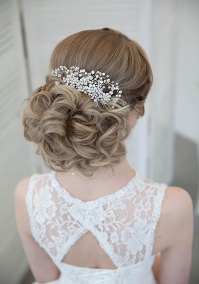 Свадебная прическа Низкий воздушный пучок (М18849) - Стилист-визажист Москвичка