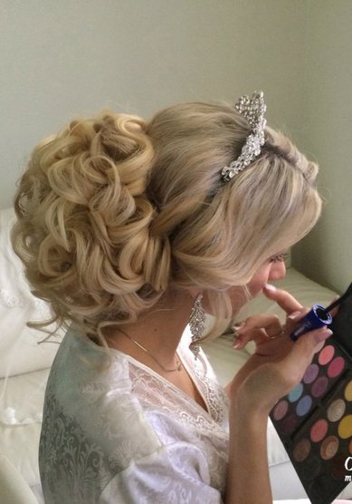 Прическа на свадьбу Объкмный пучок (М18862) - Стилист-визажист Москвичка