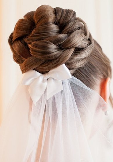 Свадебная прическа Высокая прическа с переплетение (М18873) - Стилист-визажист Москвичка...