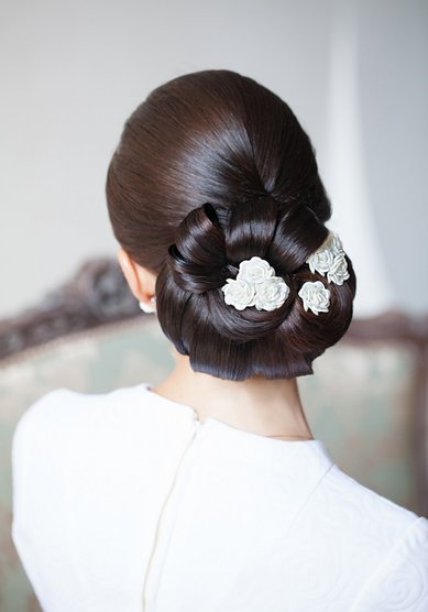 Свадебная прическа Низкий пучек с бантом (М18885) - Стилист-визажист Москвичка