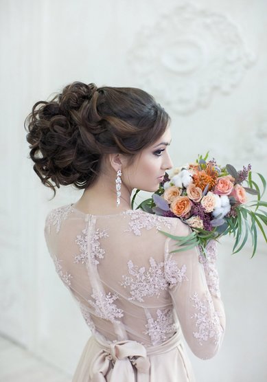 Свадебная прическа свадебный воздушный пучок (М18969) - Стилист-визажист Москвичка