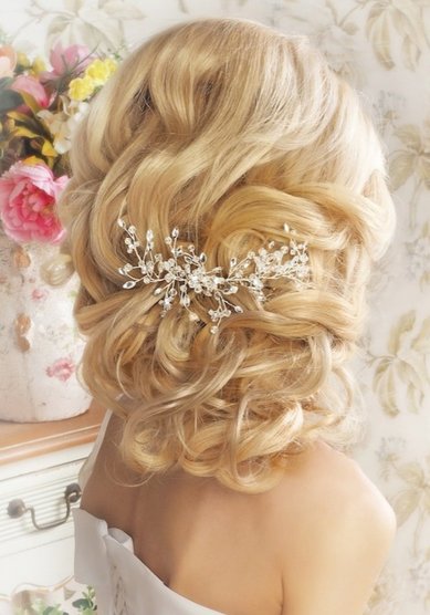 Свадебная прическа Объемная собранная внизу (С19231) - Стилист-визажист Олеся Чорная