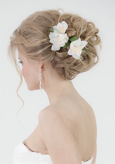 Прическа на свадьбу Объемный пучок (B19386) - Стилист-визажист BridesDay