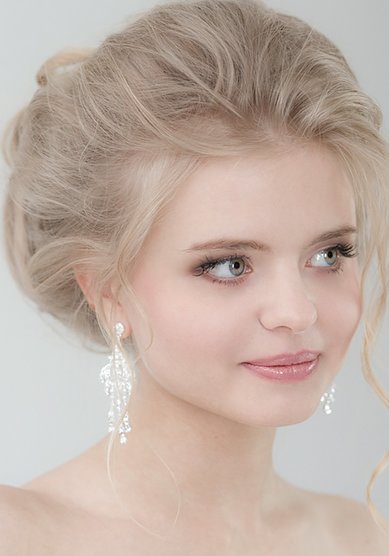 Свадебная прическа Объенный пучок (B19387) - Стилист-визажист BridesDay