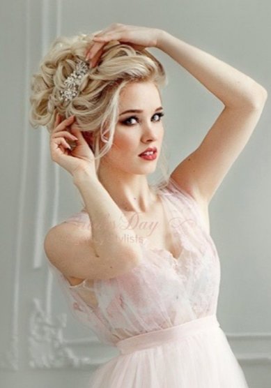 Свадебная прическа Воздушная нежность (B19607) - Стилист-визажист BridesDay