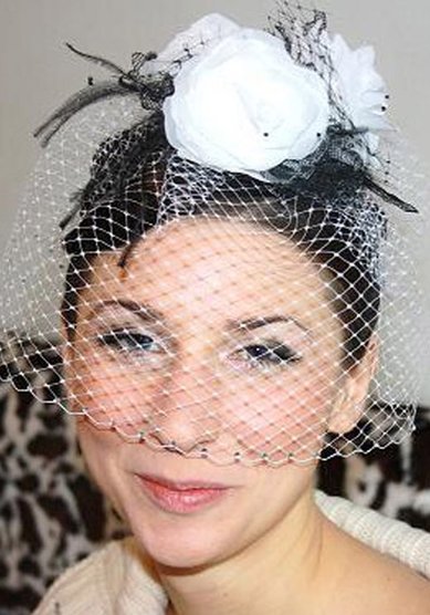 Прическа на свадьбу Лукавый взор из-под вуали (С3384) - Стилист-визажист Евгения Григорьева...