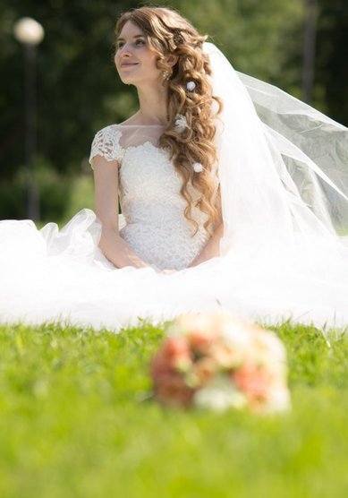 Прическа на свадьбу С18308 - стилист-визажист Мила Кузьмина