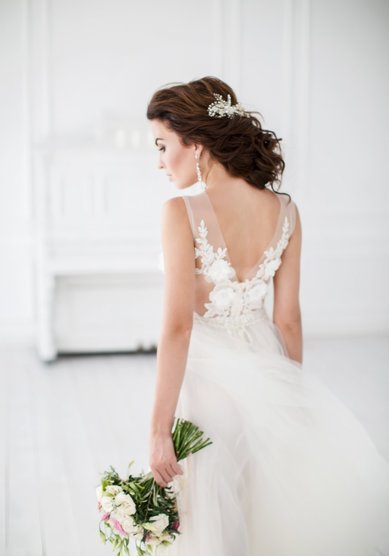 Свадебная прическа Небрежный пучок (М19569) - Стилист-визажист Москвичка