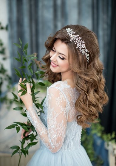 Свадебная прическа Крупные локоны (М19883) - Стилист-визажист Москвичка