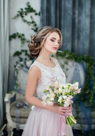 Свадебная прическа Низкий пучок (М19887) - Стилист-визажист Москвичка