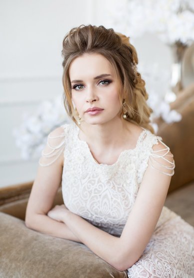 Свадебная прическа Высокий объемный хвост (М20377) - Стилист-визажист Москвичка