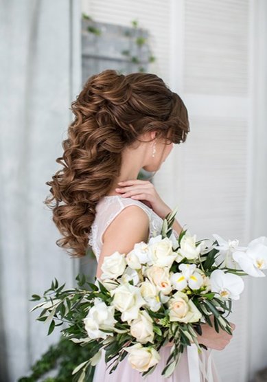 Прическа на свадьбу Высокий объемный хвост (М20388) - Стилист-визажист Москвичка