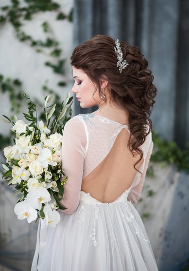 Прическа на свадьбу Греческая коса назад (М20390) - Стилист-визажист Москвичка